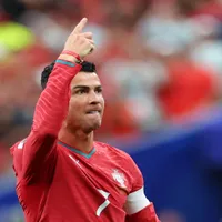 CR7 marca, Portugal goleia o Uzbequistão e avança na Copa