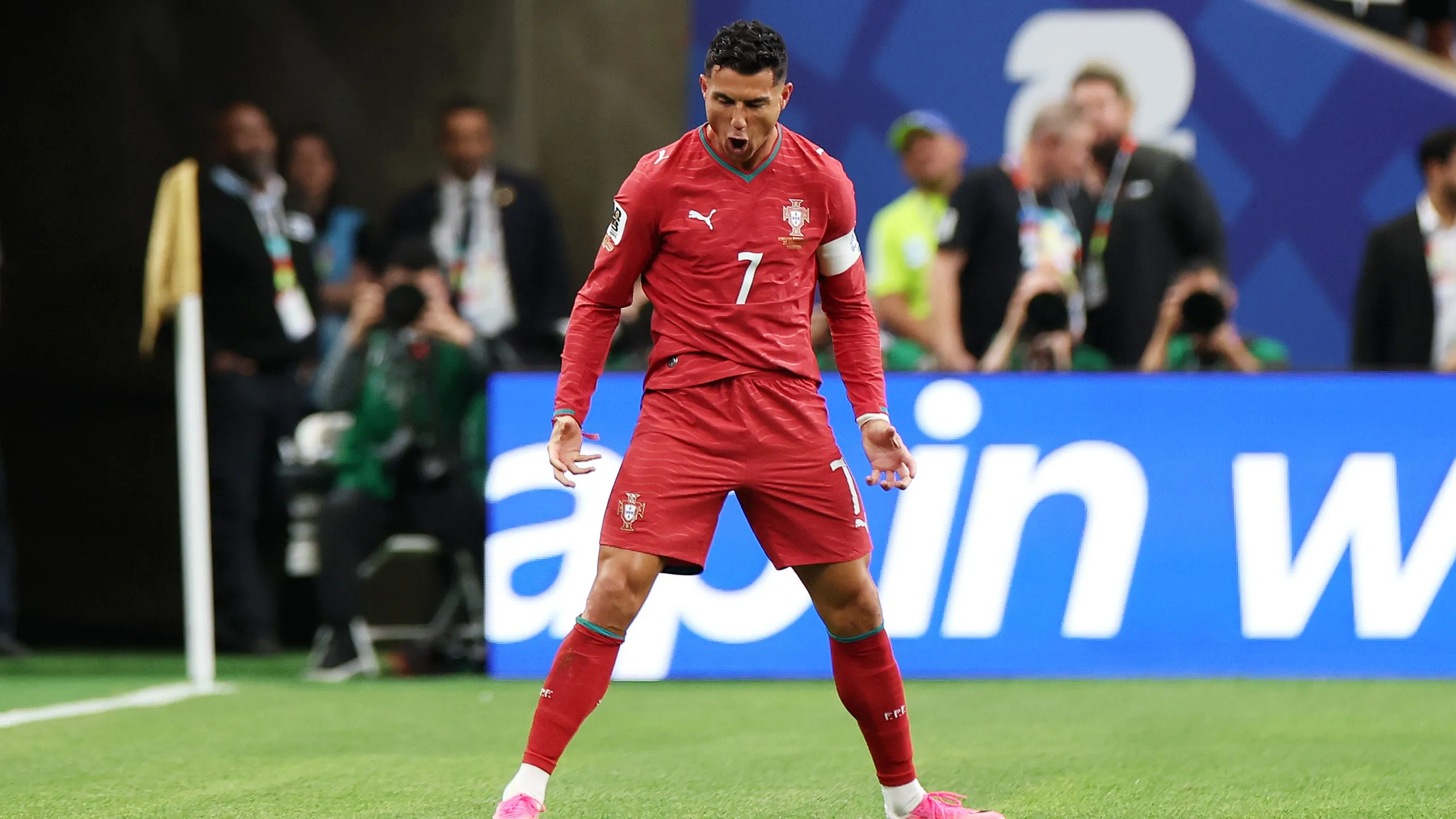 Cristiano Ronaldo comemorando gol por Portugal