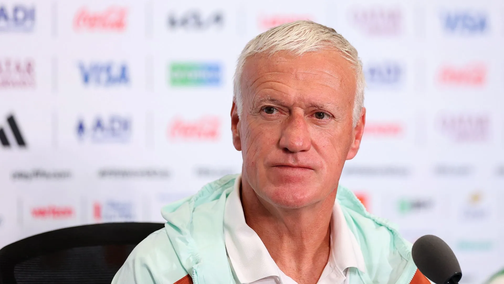 Didier Deschamps voltou para a França e não vai estar na partida contra a Noruega (foto: Kevin C. Cox/Getty Images)