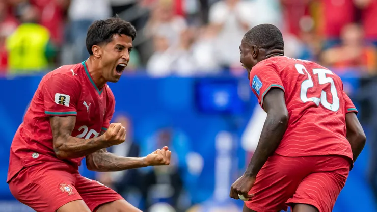 João Cancelo e Nuno Mendes em vitória de Portugal