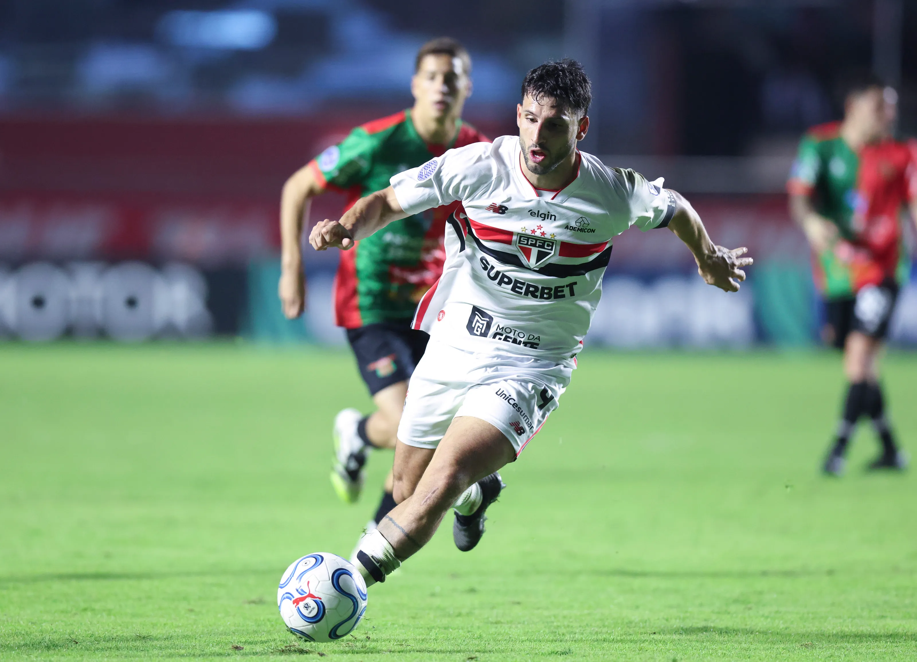 Jonathan Calleri em ação pelo São Paulo. (Foto: Alexandre Schneider/Getty Images)