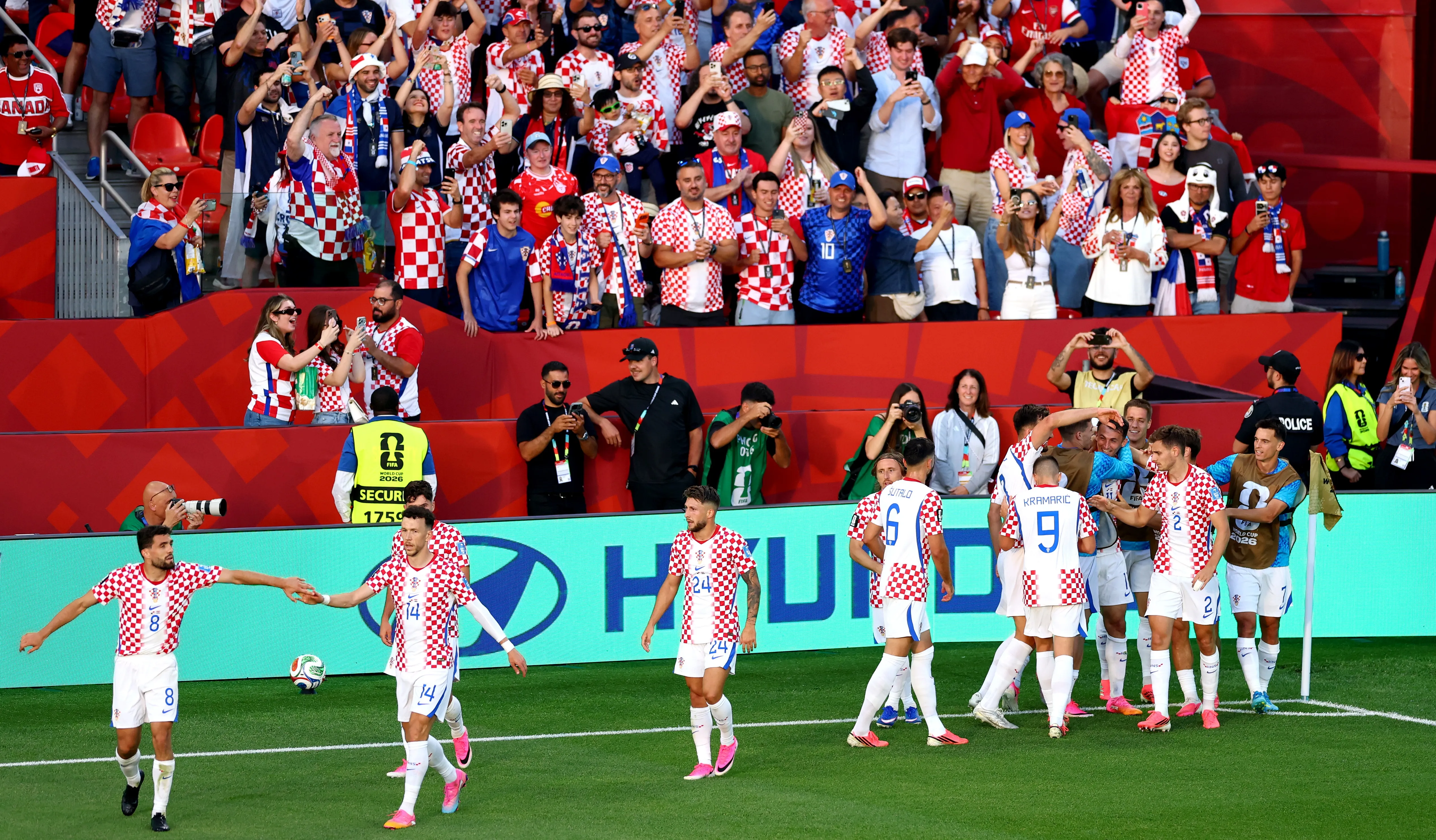 Jogadores croatas comemorando em Panamá x Croácia (Photo by Megan Briggs/Getty Images)