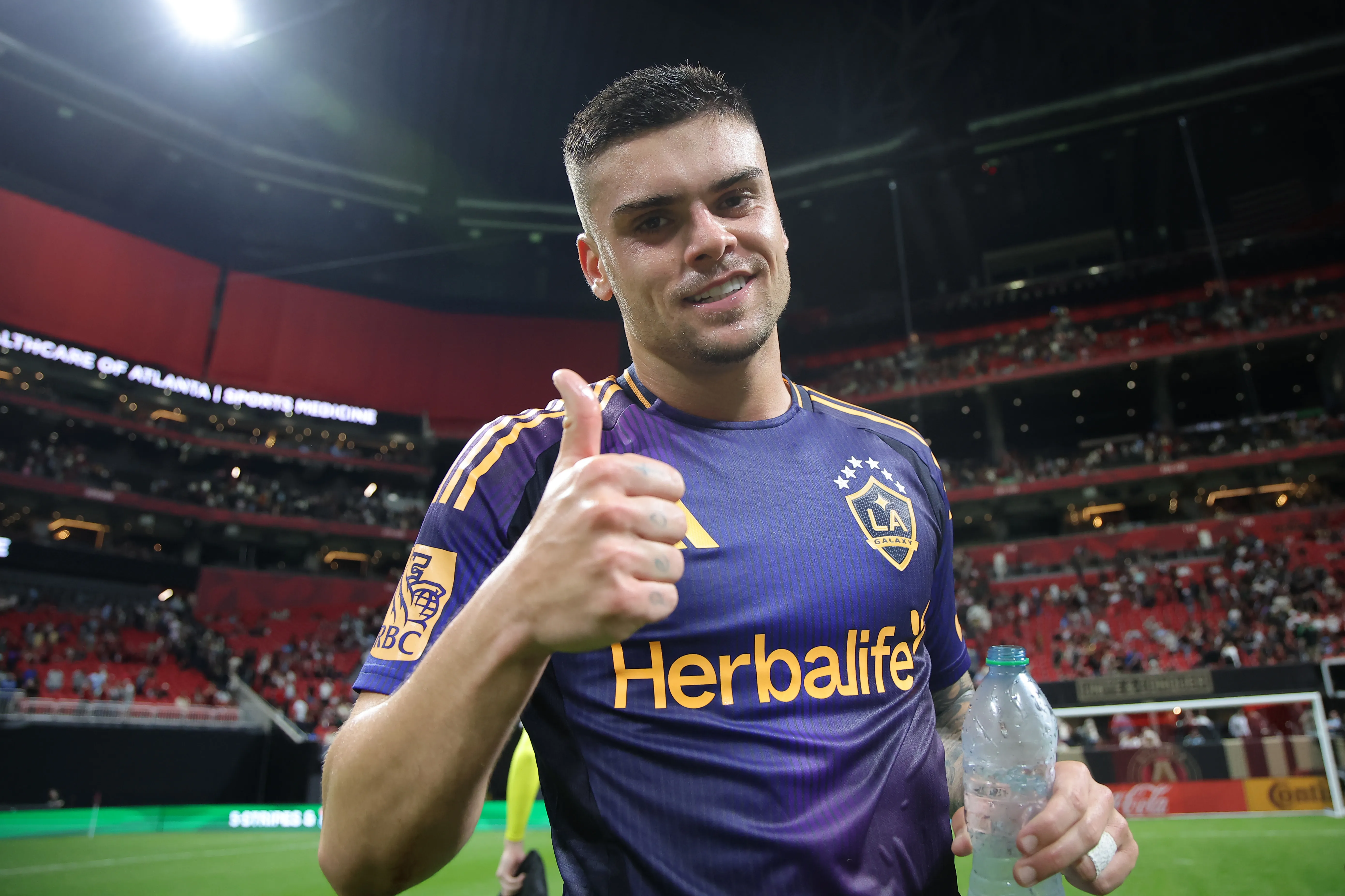 Gabriel Pec após uma partida pelo LA Galaxy (Foto: Jonathan Bachman/Getty Images)