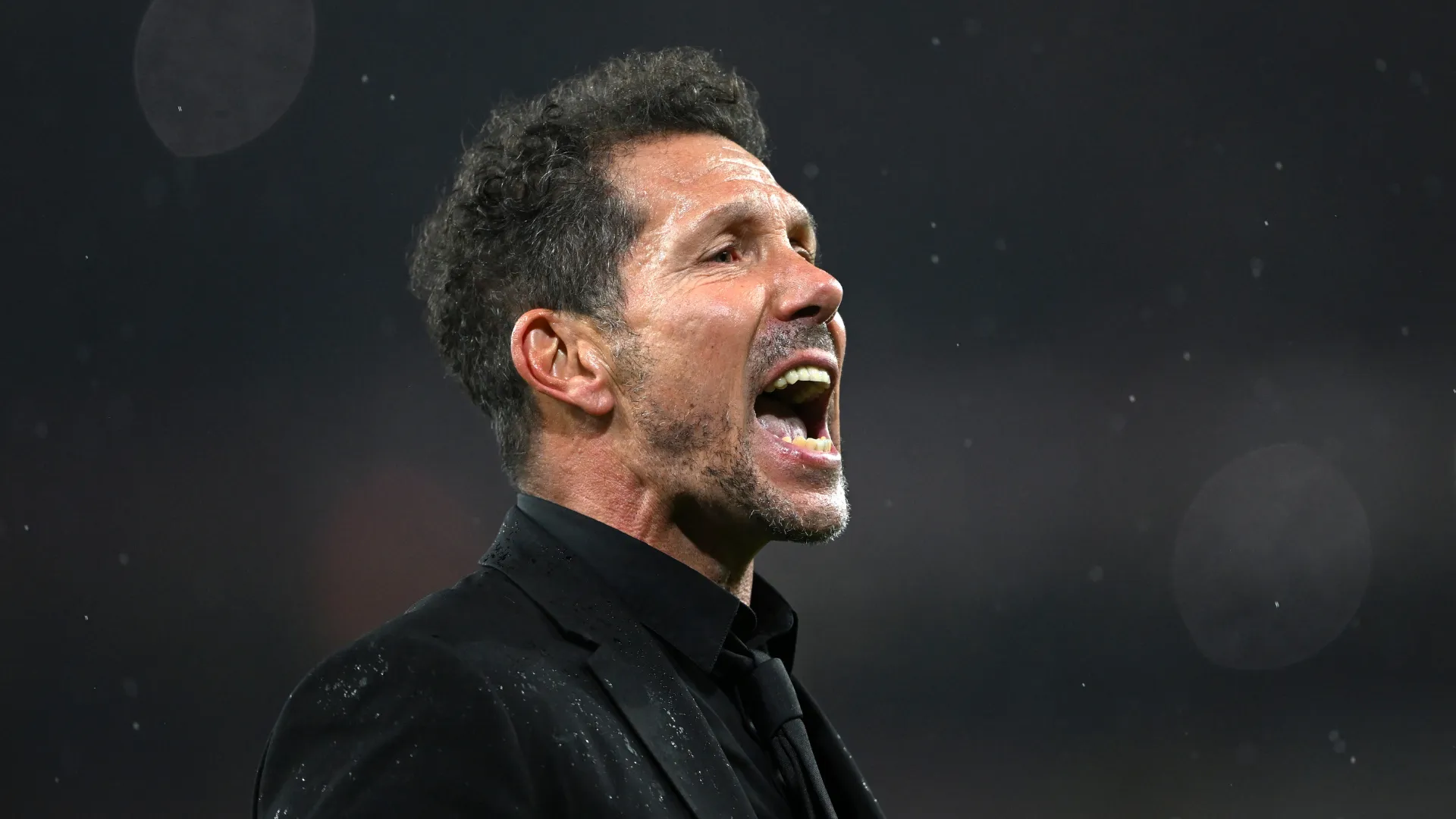 Diego Simeone grita em jogo do Atlético de Madrid