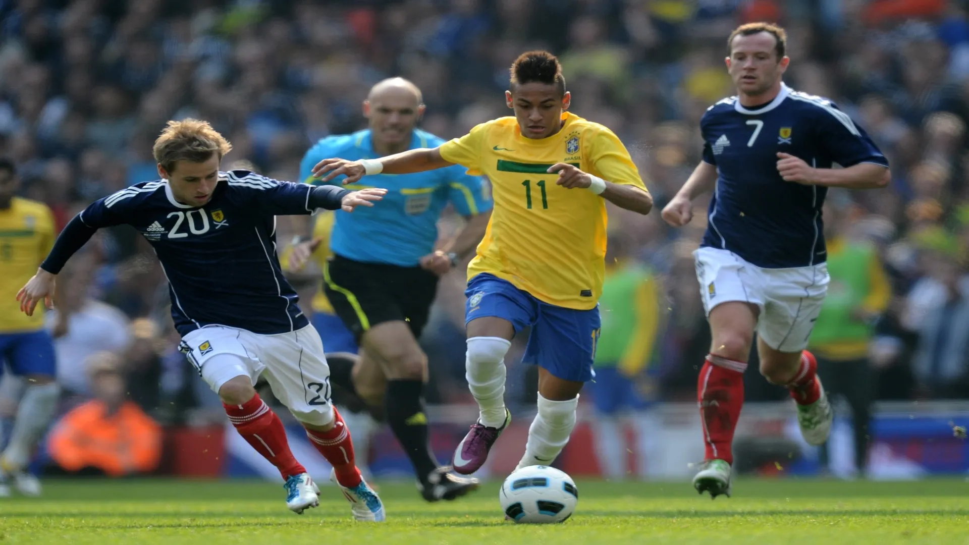 Neymar em Brasil e Escócia em 2011 – Mike Hewitt/Getty Images