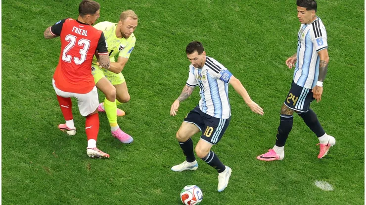 Messi aparece entre os jogadores mais procurados pelos companheiros. Foto: Stacy Revere/Getty Images