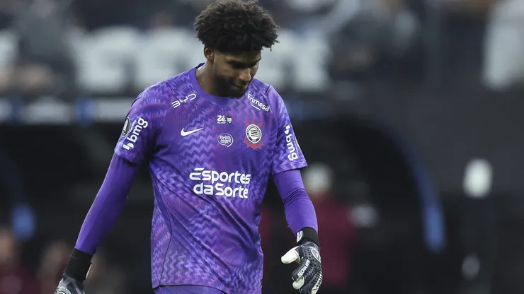 Corinthians volta atrás e define Hugo Souza como negociável após interesse da Europa. (Foto: Alexandre Schneider/Getty Images)