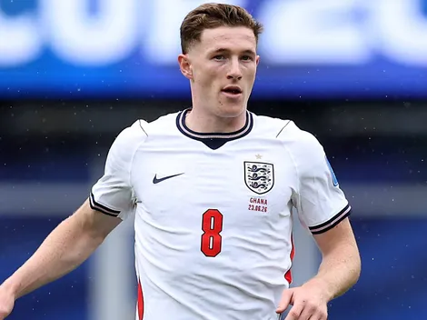 Manchester City encaminha Elliot Anderson por R$1 bilhão
