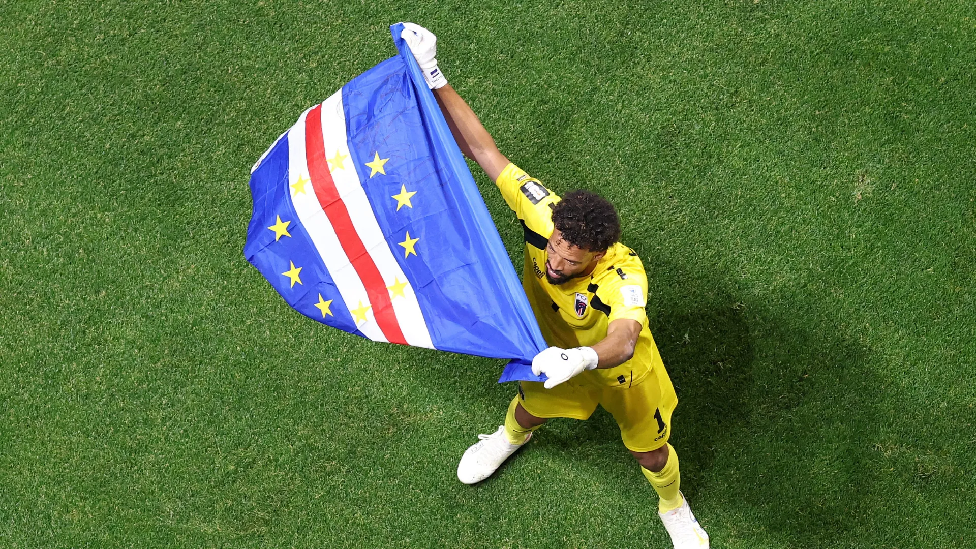Vozinha com a bandeira de Cabo Verde