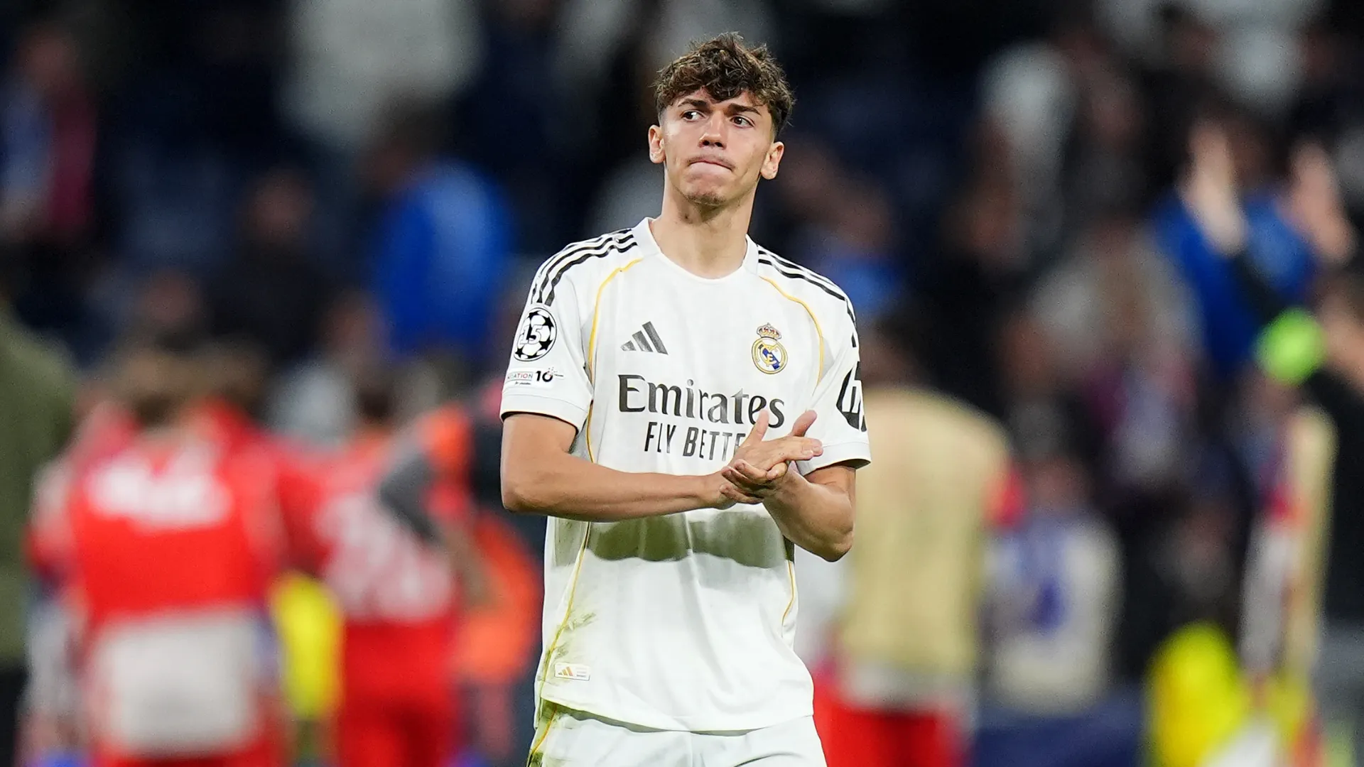 Thiago Pitarch bate palma em jogo do Real Madrid
