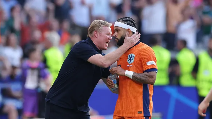 Koeman e Depay em jogo da Holanda (Alex Livesey/Getty Images)