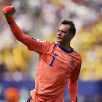Técnico da Alemanha não vê falha de Neuer contra Equador