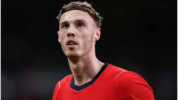Cole Palmer em ação pela Inglaterra durante amistoso. Foto: Justin Setterfield/Getty Images