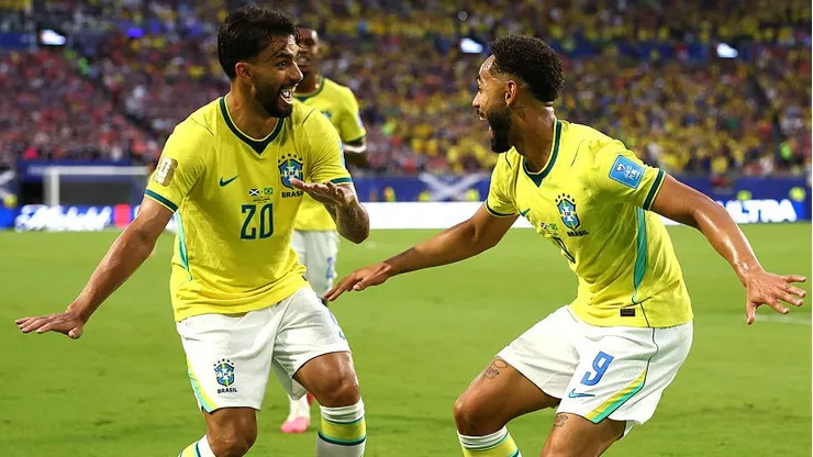 Paquetá e Matheus Cunha pela Seleção Brasileira. Foto: Robert Cianflone/Getty Images