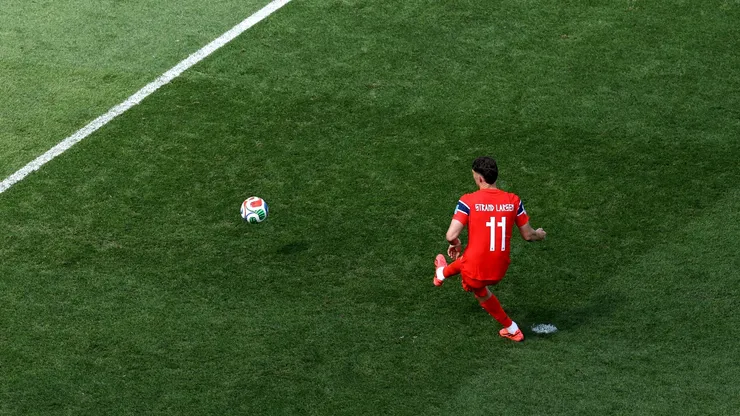 Larsen, da Noruega, perde pênalti contra a França (Buda Mendes/Getty Images)