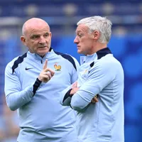 Deschamps emociona Stéphan, auxiliar da França, com carta