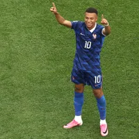 Ronaldo exalta o início de Copa de Mbappé