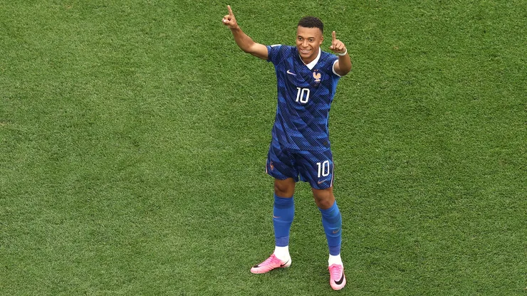 Ronaldo elogia Mbappé na Copa - Foto: Darrian Traynor/Getty Images