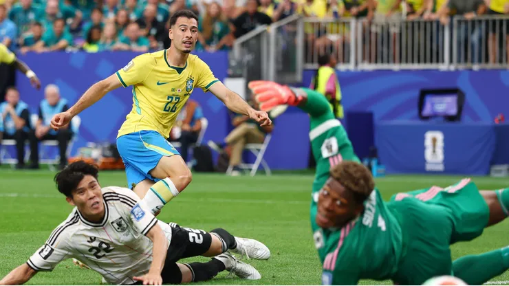 Martinelli marca o gol decisivo do Brasil contra o Japão