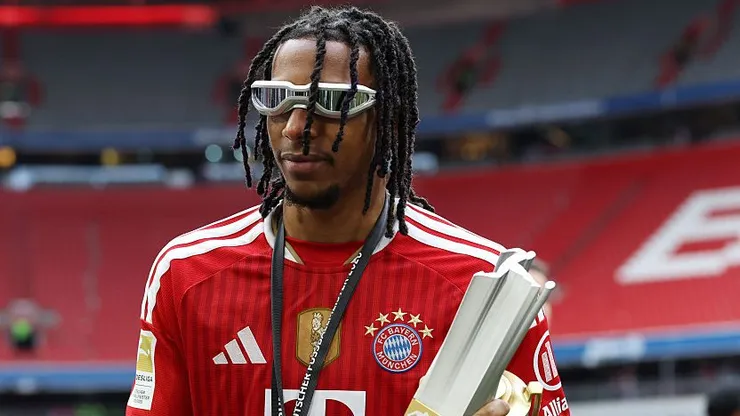 Michael Olise pelo Bayern. Foto: Alexander Hassenstein/Getty Images