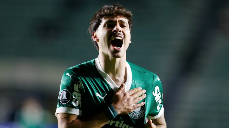 O meia Mauricio comemora gol pelo Palmeiras (Gaston Brito Miserocchi/Getty Images)