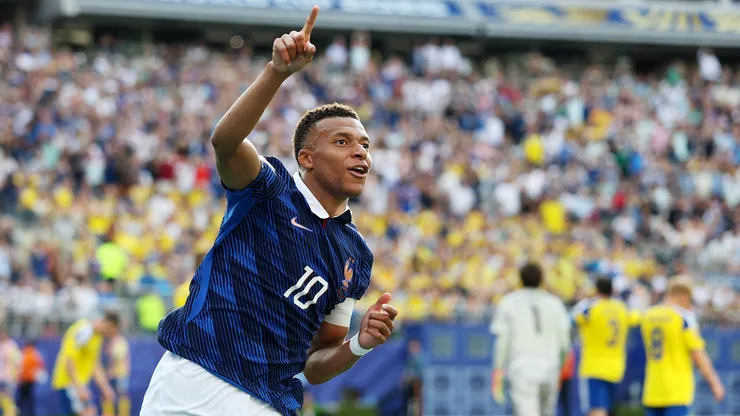Mbappé leva França às oitavas - Foto: Al Bello/Getty Images