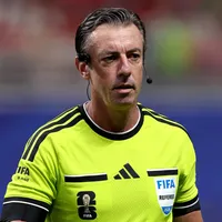 Raphael Claus apita Estados Unidos x Bósnia