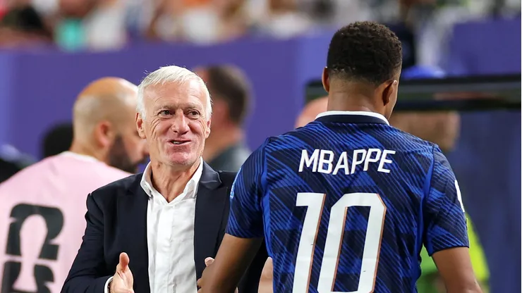 Deschamps e Mbappé em jogo da França (Photo by Dan Mullan/Getty Images)
