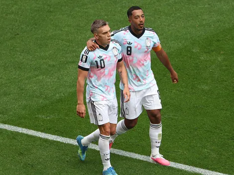 Tielemans e Trossard discutem durante Bélgica x Senegal na Copa