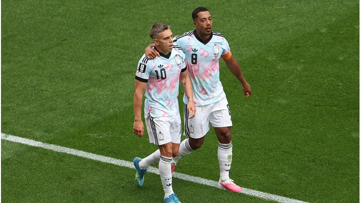 Trossard e Tielemans discutiram durante Bélgica x Senegal. Emilee Chinn/Getty Images.
