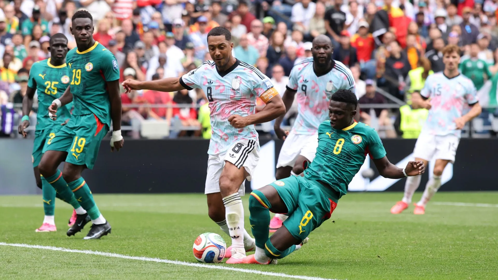 Tielemans sofreu pênalti na prorrogação (foto: Alex Grimm/Getty Images)
