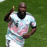 Lukaku sai do banco para decidir para a Bélgica