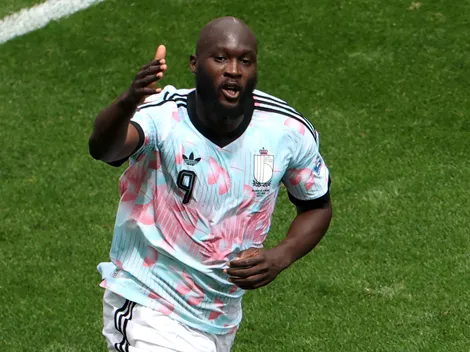 Lukaku sai do banco para decidir para a Bélgica