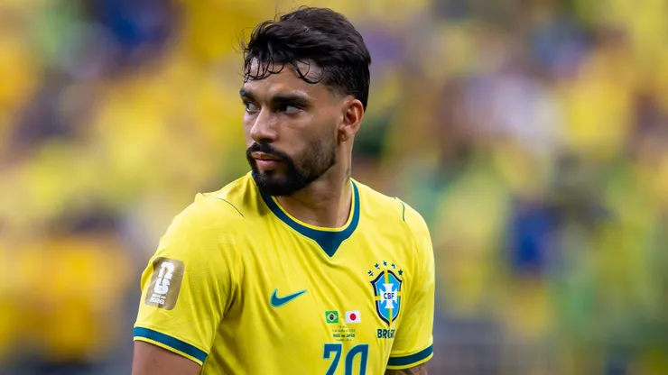 Lucas Paquetá em campo com as cores da Seleção Brasileira. Foto: Rodolfo Buhrer/AGIF