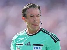 Claus “não estava à altura do jogo”, diz imprensa dos EUA