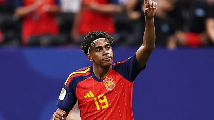 Lamine Yamal pela seleção da Espanha. Foto: Mattia Ozbot/Getty Images