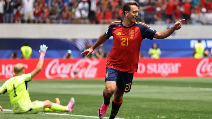 Oyarzabal fez dois gols pela Espanha contra a Áustria, na Copa do Mundo