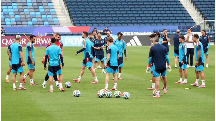 Atletas se encontraram em treino da Seleção da Espanha. Foto: Florencia Tan Jun/Getty Images