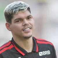 Ayrton Lucas, do Flamengo, recebe consultas do exterior