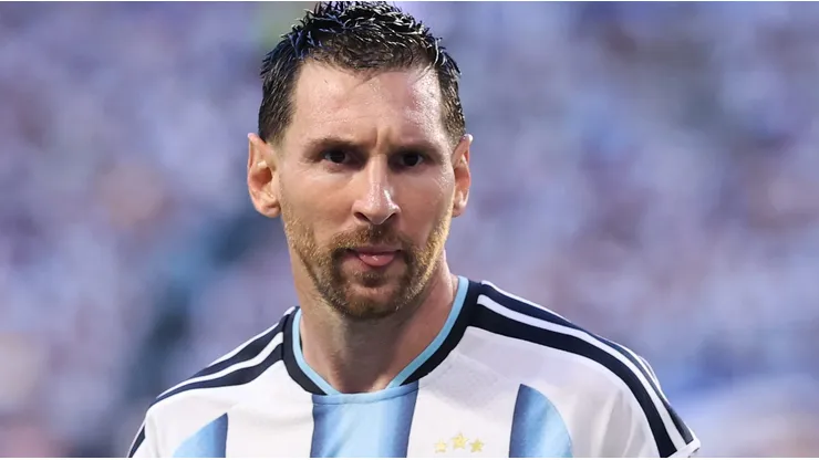 Internautas acusam arbitragem de favorecer Messi em Argentina x Cabo Verde: "Foi vergonhoso...". (Foto: Darrian Traynor/Getty Images)