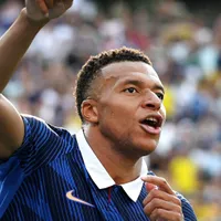 Mbappé ignora Orlando Gill em Paraguai x França e web reage: “Soberba vai custar caro”