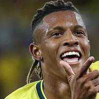 Newcastle mantém contatos com Danilo