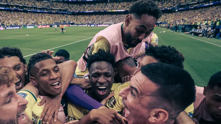 Jogadores do Brasil comemoral gol. Foto: Lars Baron/Getty Images