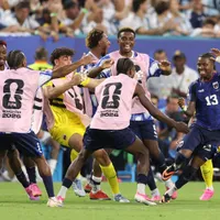 Torcida festeja seleção de Cabo Verde em desembarque