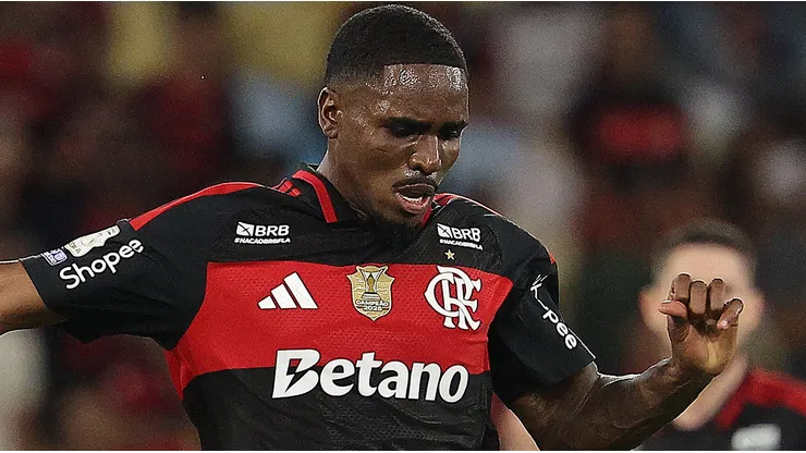Evertton Araújo em partida do Flamengo. (Photo by Wagner Meier/Getty Images)