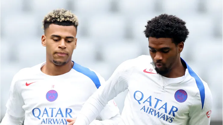 Doué e Mbaye em treino do PSG (Photo by Alex Grimm/Getty Images)
