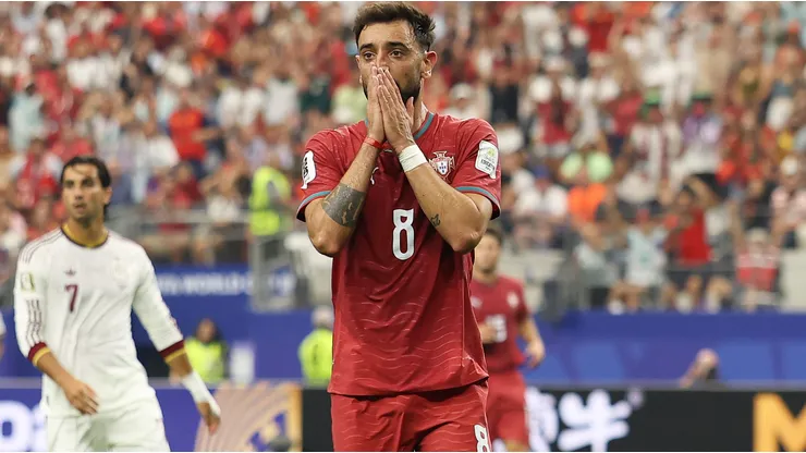 Bruno Fernandes durante Portugal x Espanha. (Photo by Molly Darlington/Getty Images)