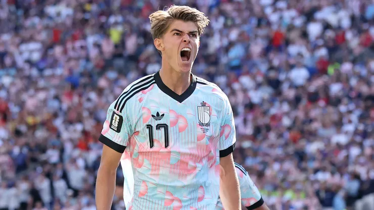 De Ketelaere marca dois e classifica a Bélgica - Foto: Alex Grimm/Getty Images