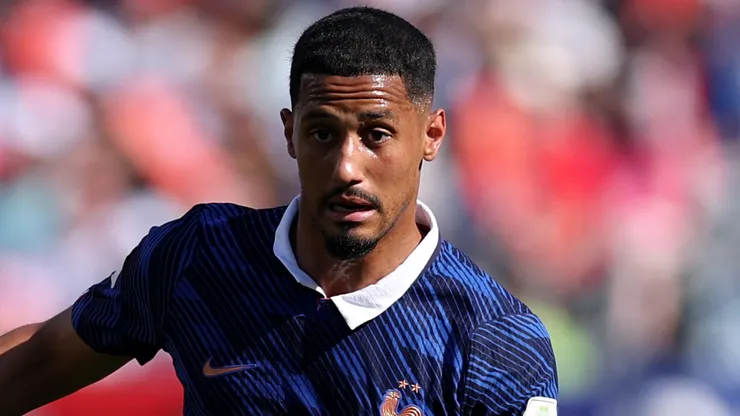 Saliba em campo com a seleção da França. Foto: Justin Setterfield/Getty Images