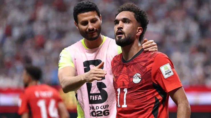 Mostafa Zico (à direita) reprovou a arbitragem de Argentina x Egito
